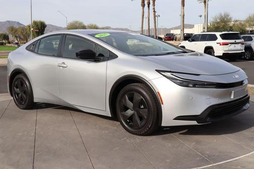 2025 Toyota Prius LE