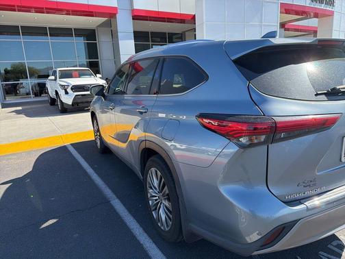 2021 Toyota Highlander Platinum