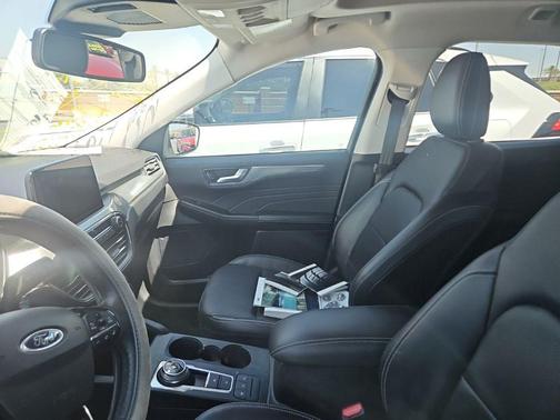 STAR WHITE METALLIC TRI-COAT 2022 Ford Escape Titanium