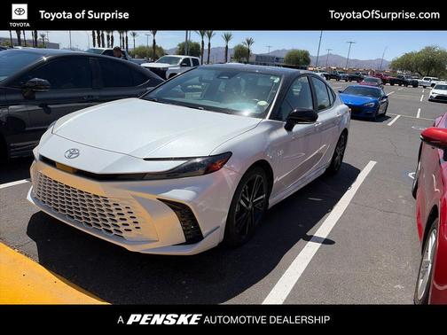 Wind Chill Pearl/Midnight Black Metallic 2025 Toyota Camry XSE