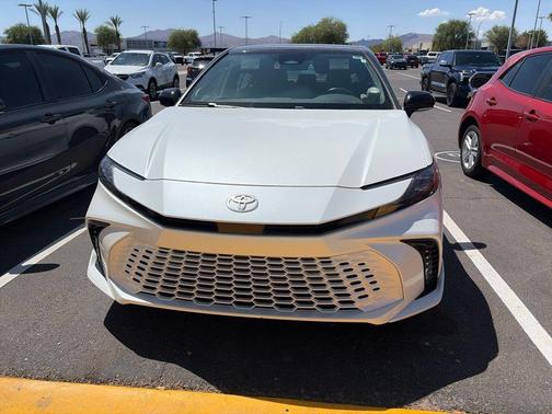 Wind Chill Pearl/Midnight Black Metallic 2025 Toyota Camry XSE