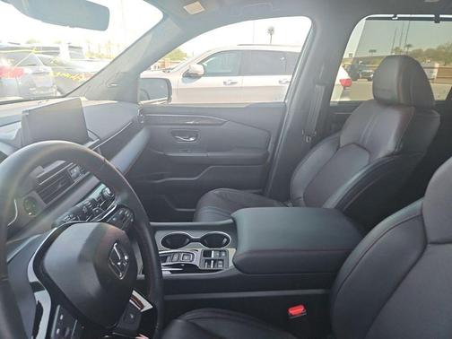 Lunar Silver Metallic 2025 Honda Pilot Black Edition