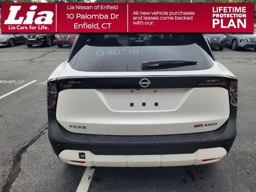 Aspen White Tri 2026 Nissan Kicks SR