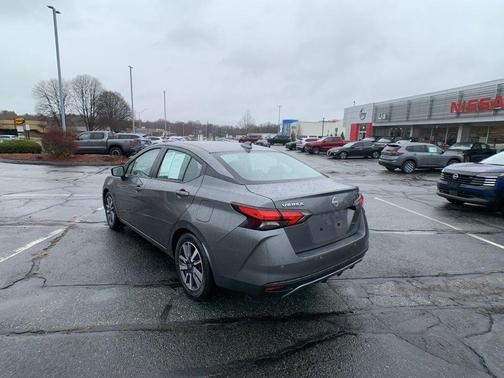 Gun Metallic 2023 Nissan Versa 1.6 SV