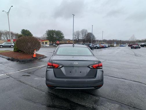 Gun Metallic 2023 Nissan Versa 1.6 SV