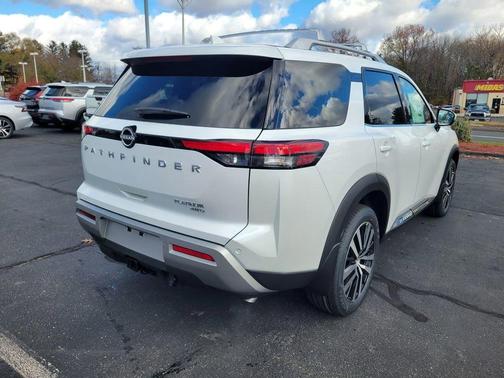 2025 Nissan Pathfinder Platinum