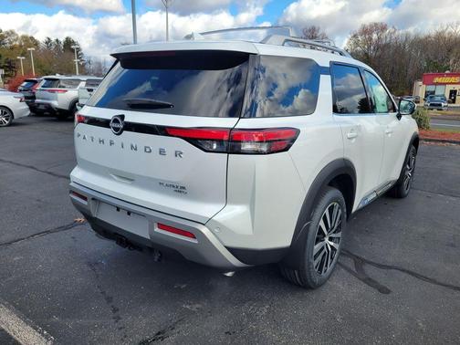 2025 Nissan Pathfinder Platinum