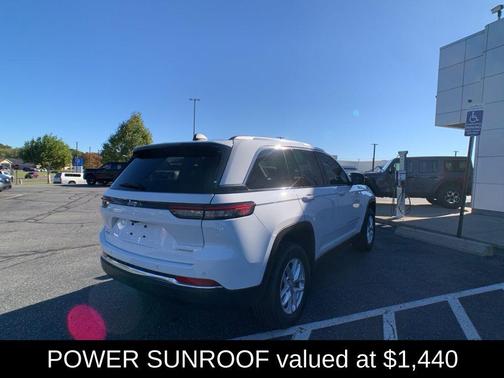 2023 Jeep Grand Cherokee Laredo