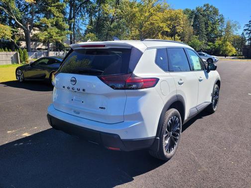 Dark 2027 Nissan Rogue