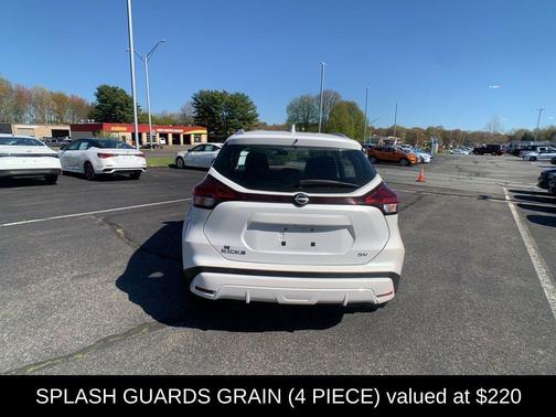 Aspen White 2023 Nissan Kicks SV
