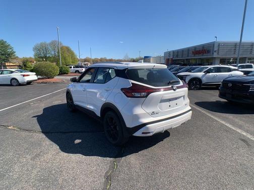 Aspen White 2023 Nissan Kicks SV