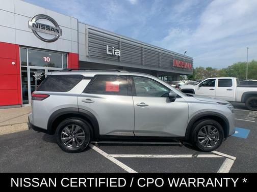 2024 Nissan Pathfinder SV