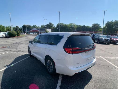 Bright White Clearcoat 2023 Chrysler Pacifica Hybrid Touring L