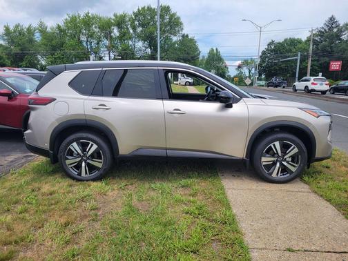 2025 Nissan Rogue SL