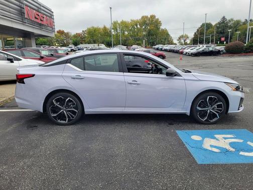 2025 Nissan Altima SR
