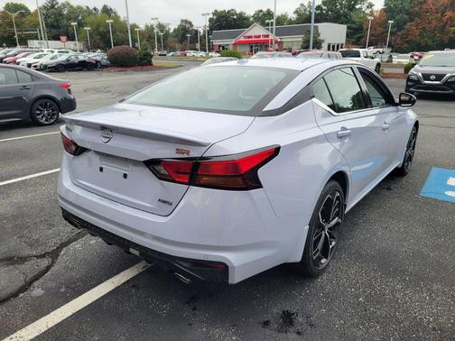 2025 Nissan Altima SR