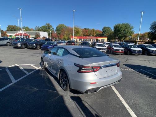 2023 Nissan Maxima SV