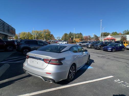 2023 Nissan Maxima SV
