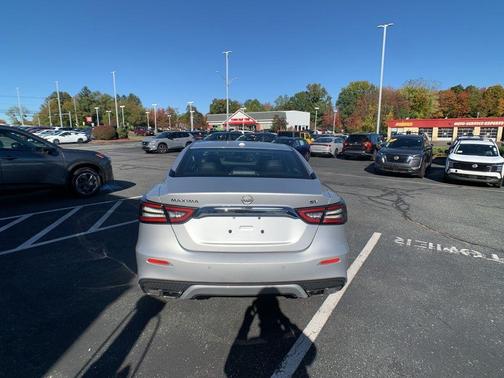 2023 Nissan Maxima SV