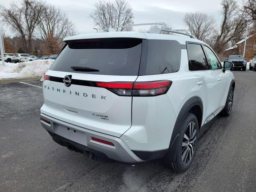 2025 Nissan Pathfinder Platinum