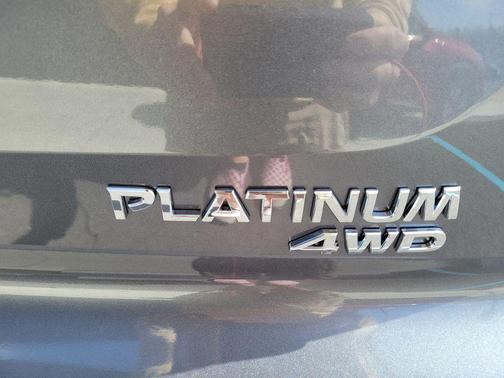 2025 Nissan Pathfinder Platinum