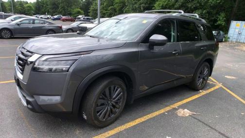2025 Nissan Pathfinder SL
