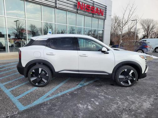 2025 Nissan Kicks SR