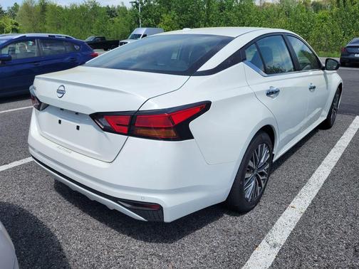 Glacier White 2026 Nissan Altima 2.5 SV