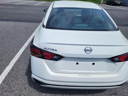 Glacier White 2026 Nissan Altima 2.5 SV