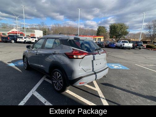 Boulder Gray Metallic 2024 Nissan Kicks SV