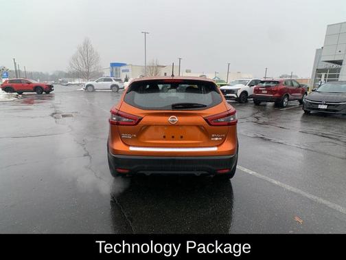 Monarch Orange 2022 Nissan Rogue Sport SV