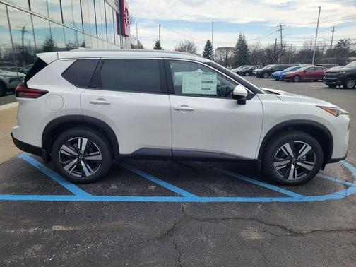 2025 Nissan Rogue SL
