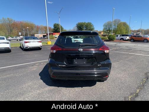 Super Black 2024 Nissan Kicks SR