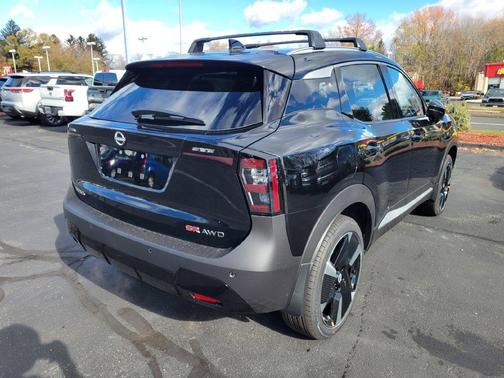 Super Black 2026 Nissan Kicks SR