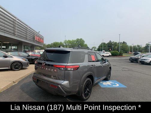 2022 Nissan Pathfinder SV