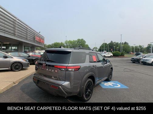 2022 Nissan Pathfinder SV