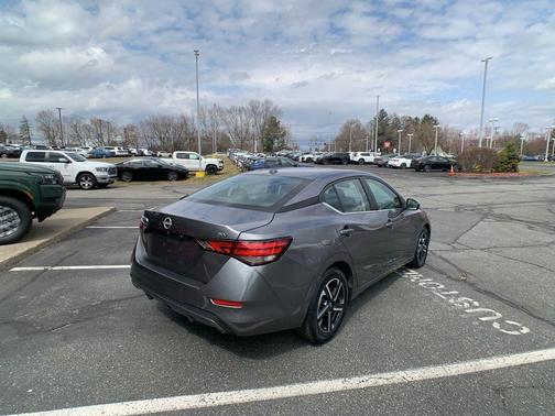 Gun Metallic 2024 Nissan Sentra SV