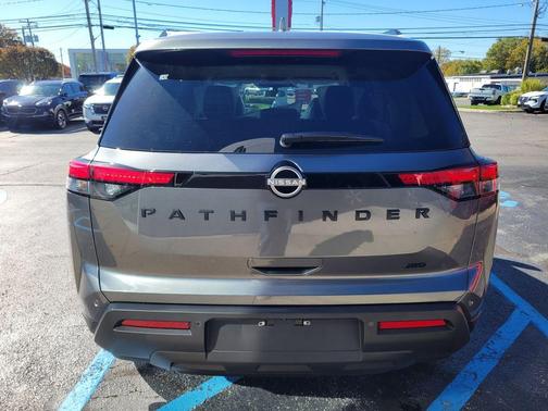 2025 Nissan Pathfinder SV