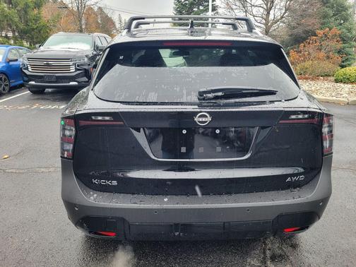 Super Black 2026 Nissan Kicks SV