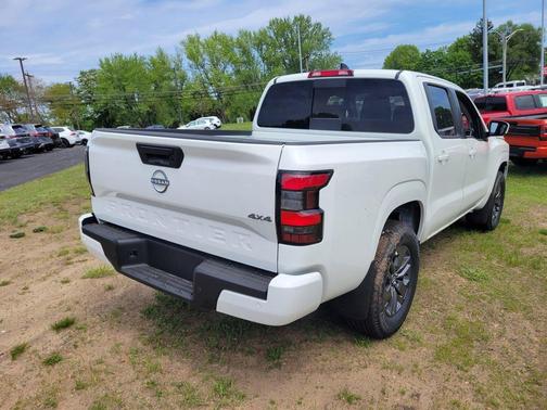 2025 Nissan Frontier SV