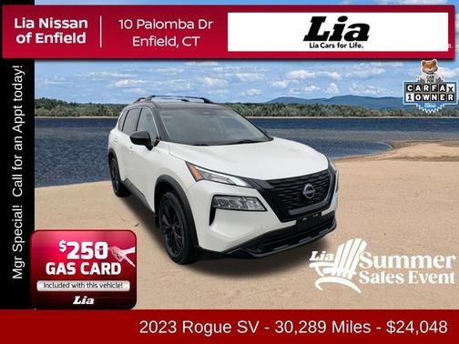 2 Tone White / Black Roof 2023 Nissan Rogue SV