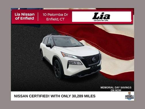 2 Tone White / Black Roof 2023 Nissan Rogue SV