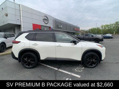 2 Tone White / Black Roof 2023 Nissan Rogue SV