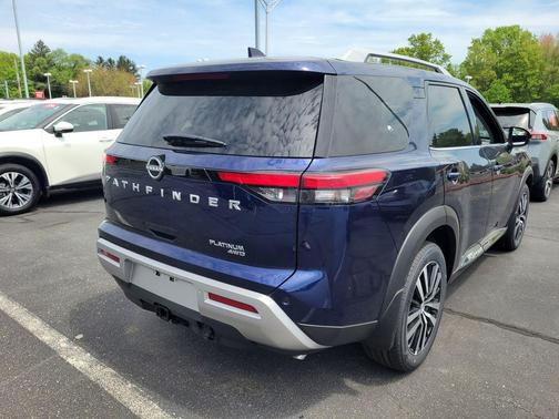 2025 Nissan Pathfinder Platinum