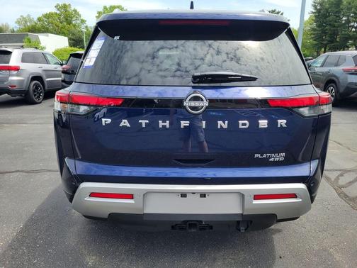 2025 Nissan Pathfinder Platinum