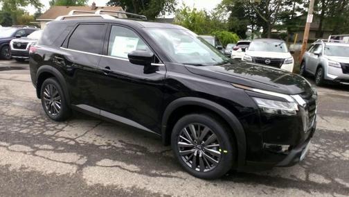 2025 Nissan Pathfinder SL