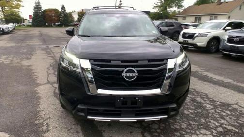 2025 Nissan Pathfinder SL