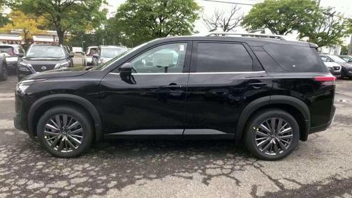 2025 Nissan Pathfinder SL