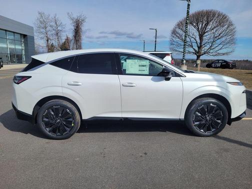 Everest White P 2026 Nissan Murano Platinum