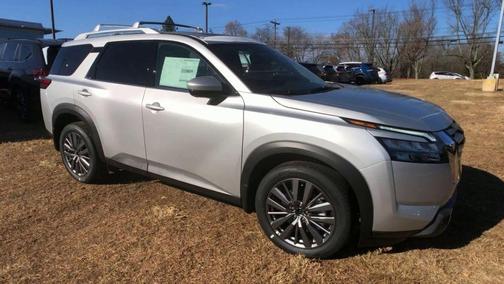 2025 Nissan Pathfinder SL